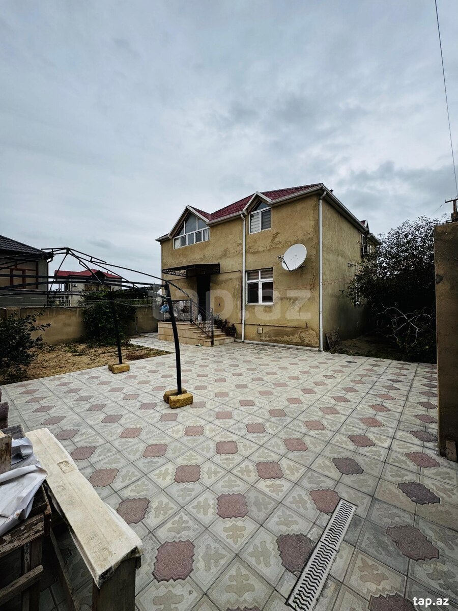 Satılır 4 otaqlı həyət evi 200 m²