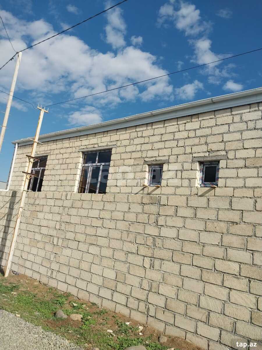 Satılır 5 otaqlı həyət evi 180 m²