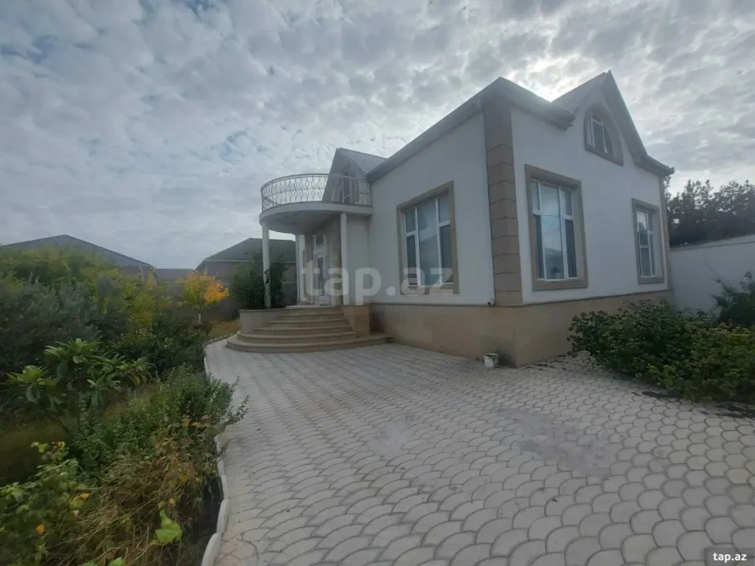 Satılır 3 otaqlı həyət evi 240 m²