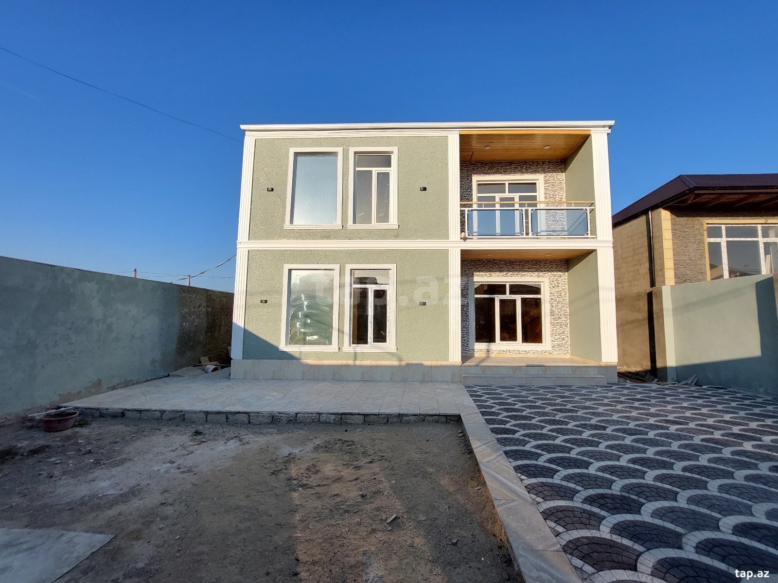 Satılır 5 otaqlı həyət evi 300 m²