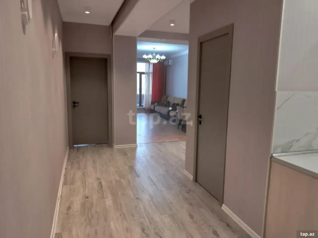 Kirayə verilir 3 otaqlı yeni tikili 135 m²