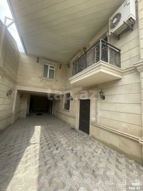 Satılır 5 otaqlı həyət evi 200 m²
