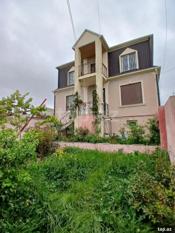 Satılır 5 otaqlı həyət evi 230 m²