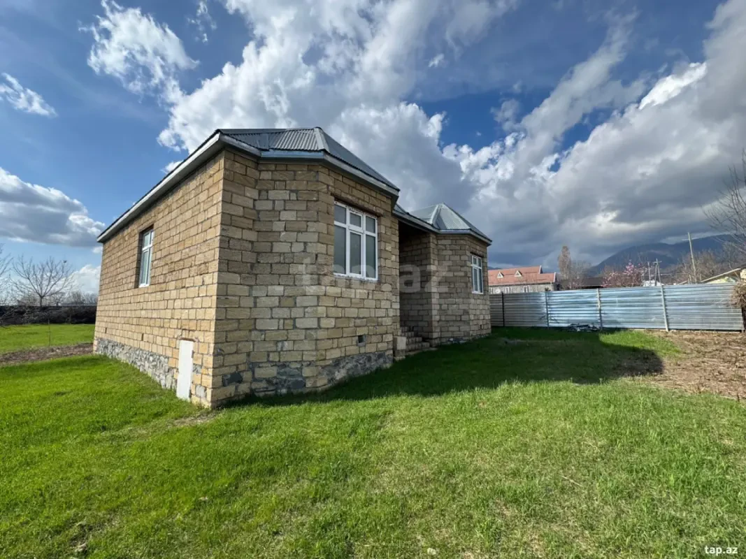 Satılır 4 otaqlı həyət evi 144 m²