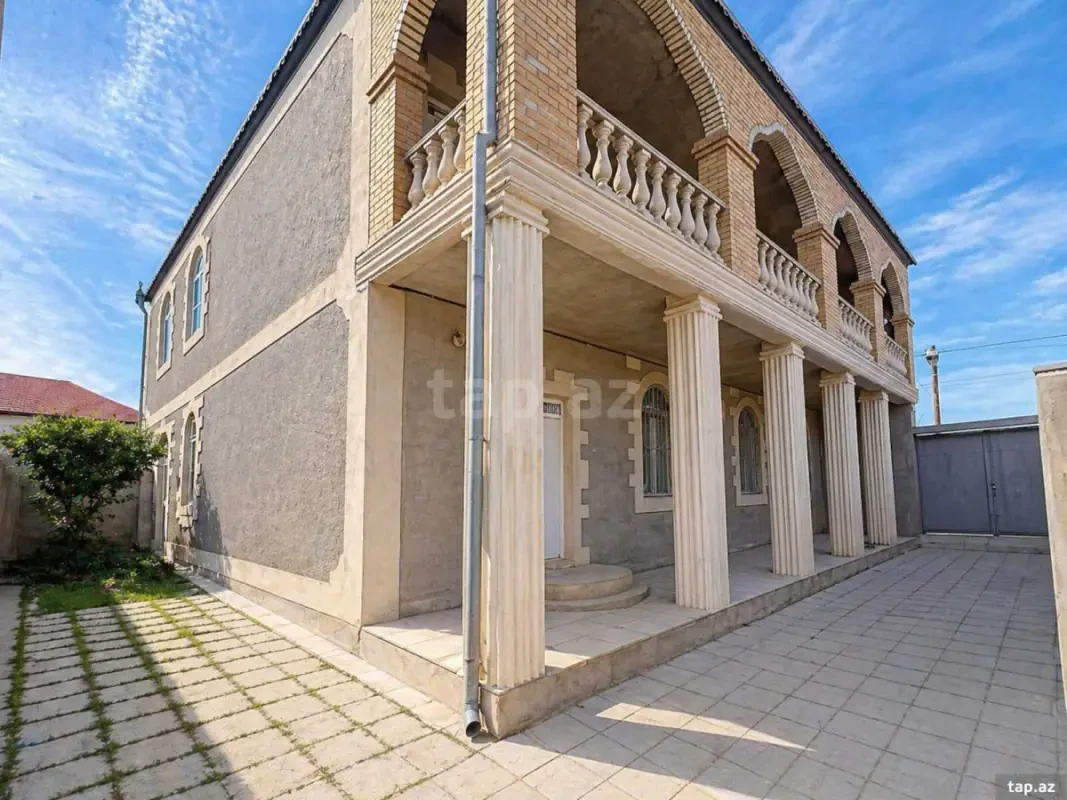 Satılır 7 otaqlı həyət evi 200 m²