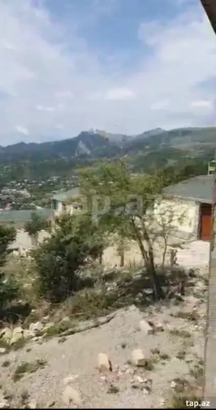 Satılır 10 otaqlı həyət evi 600 m²