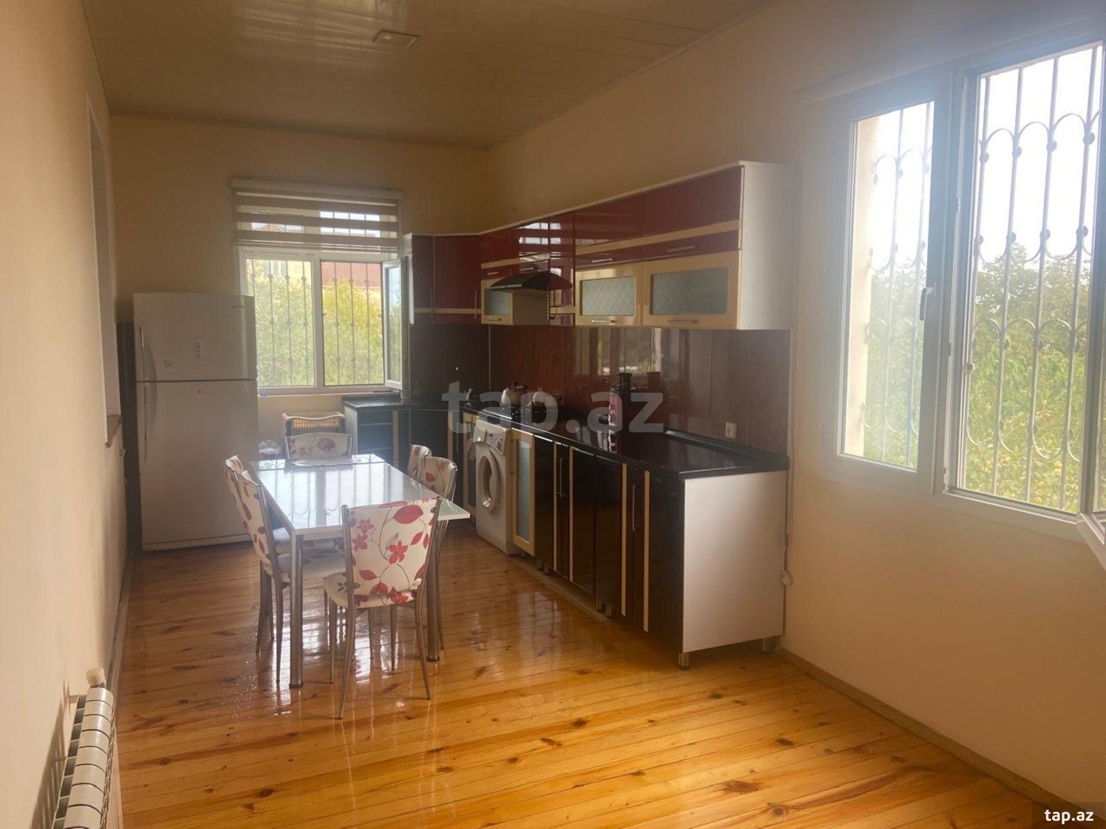 Satılır 7 otaqlı həyət evi 235 m²