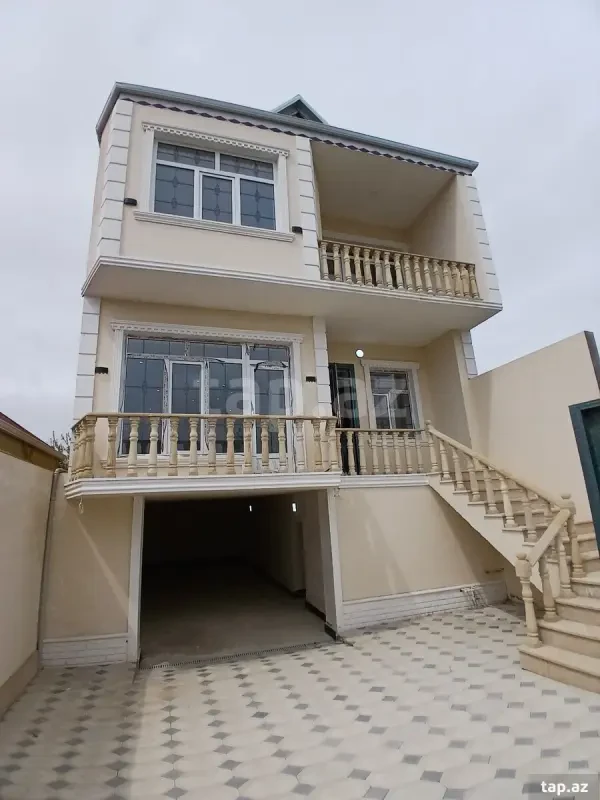 Satılır 6 otaqlı həyət evi 220 m²