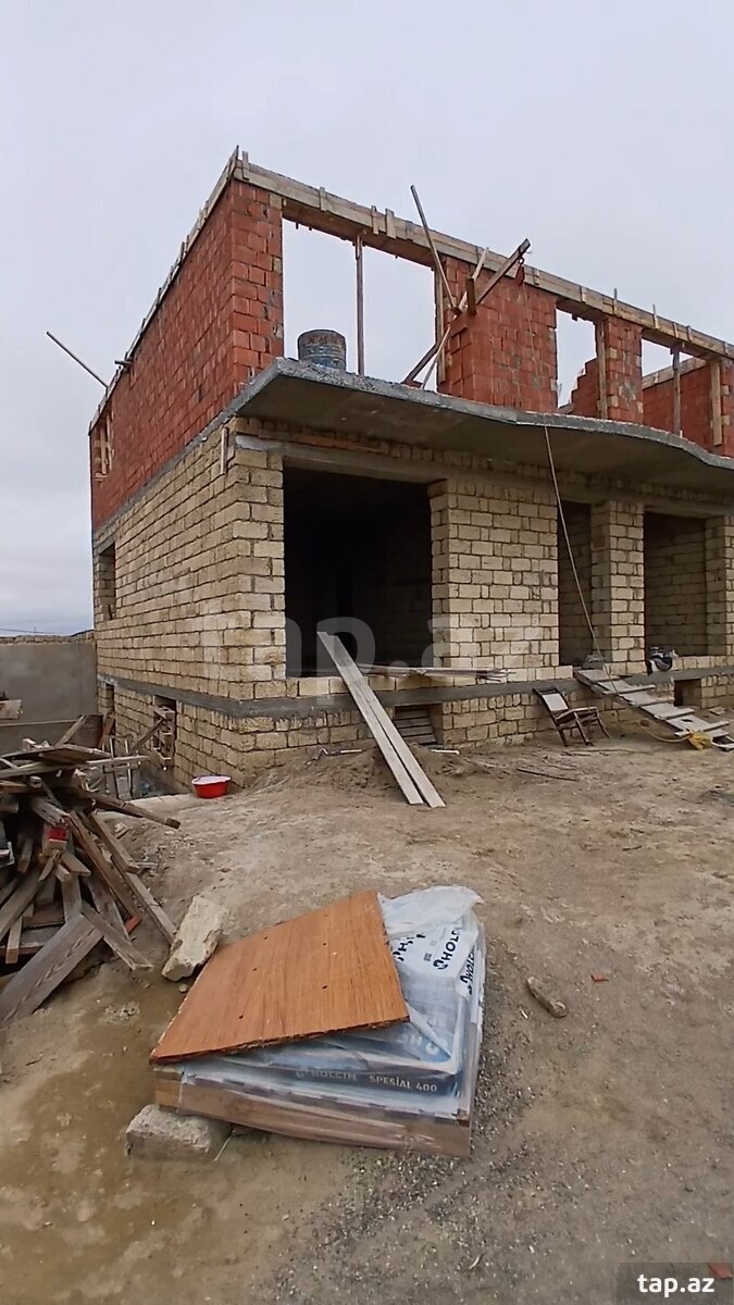 Satılır 5 otaqlı həyət evi 220 m²