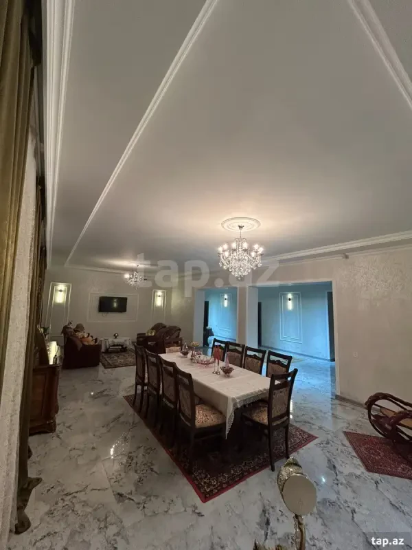 Satılır 5 otaqlı həyət evi 240 m²