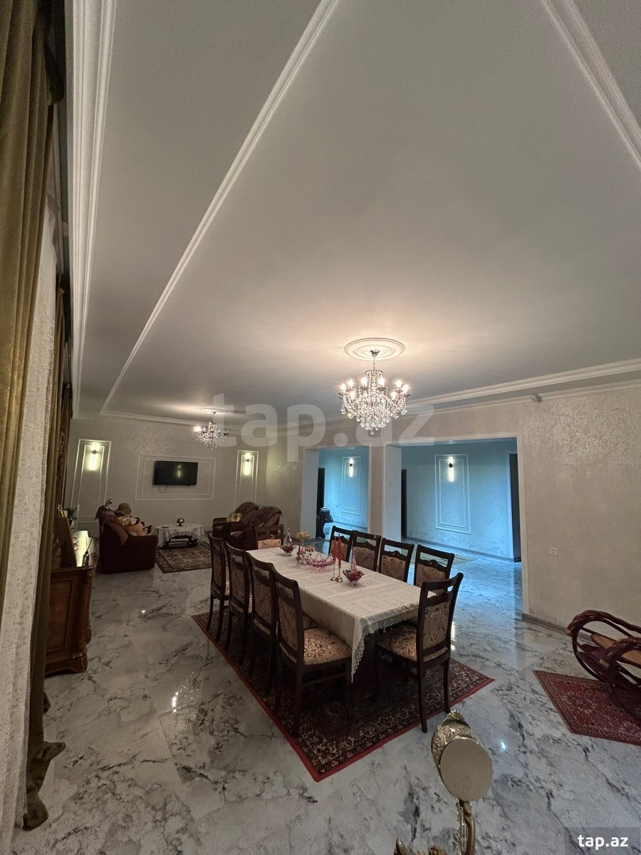 Satılır 5 otaqlı həyət evi 240 m²
