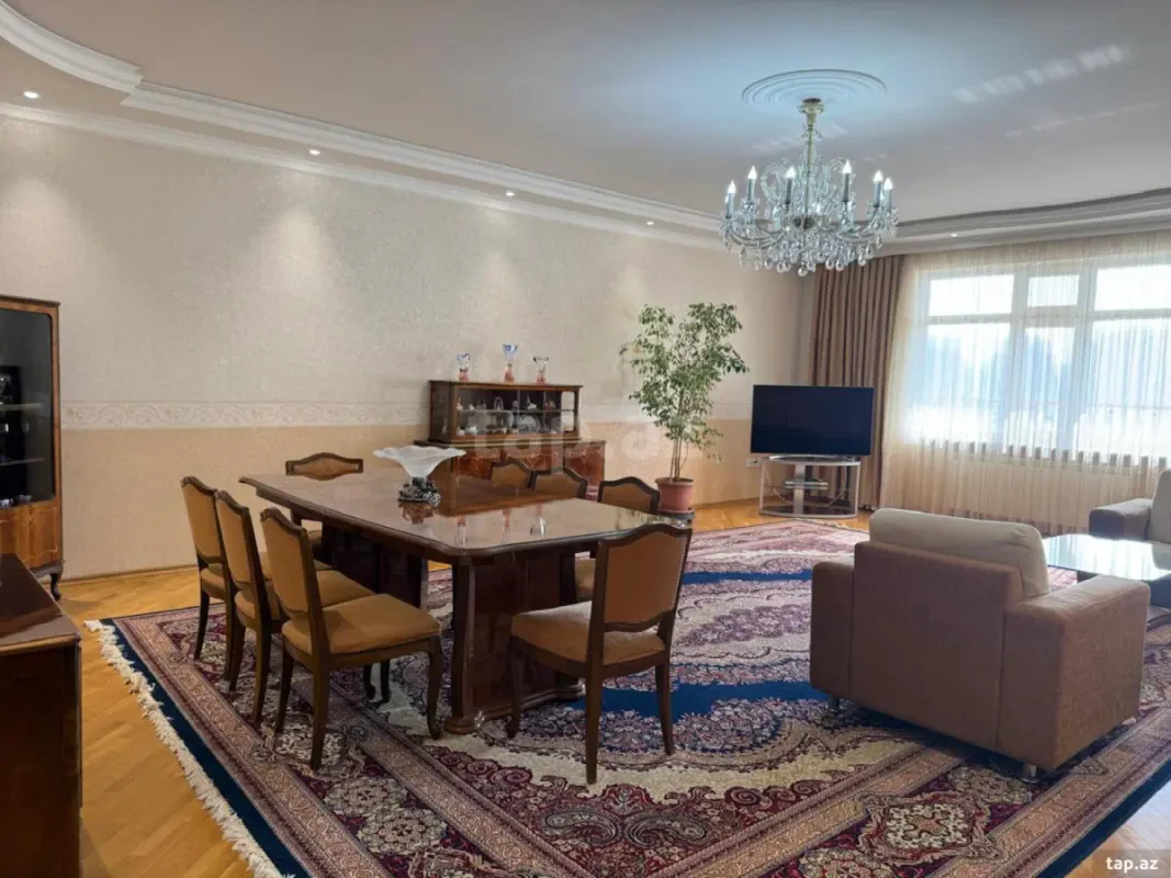 Kirayə verilir 4 otaqlı yeni tikili 200 m²
