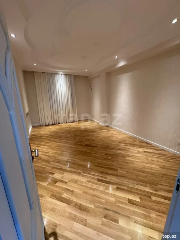 Satılır 4 otaqlı yeni tikili 160 m²