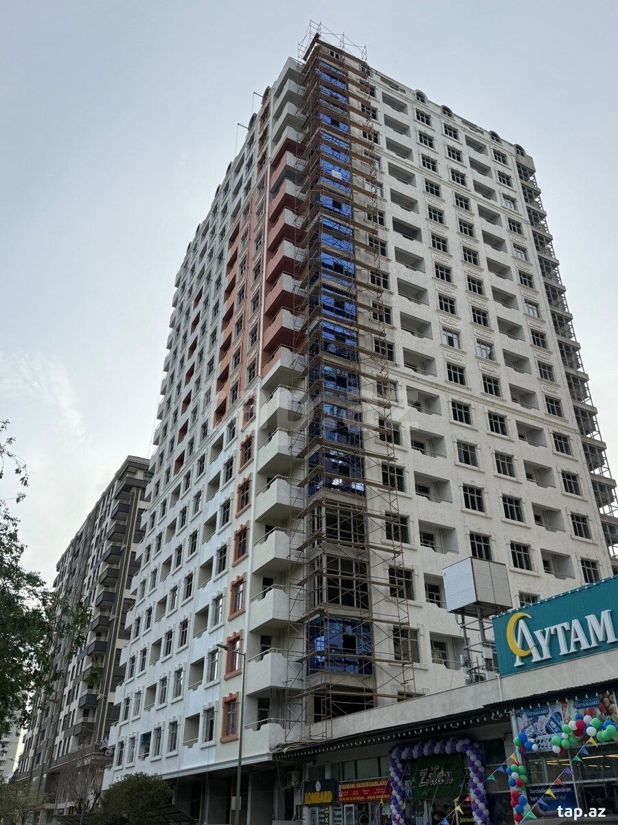 Satılır 3 otaqlı yeni tikili 130 m²