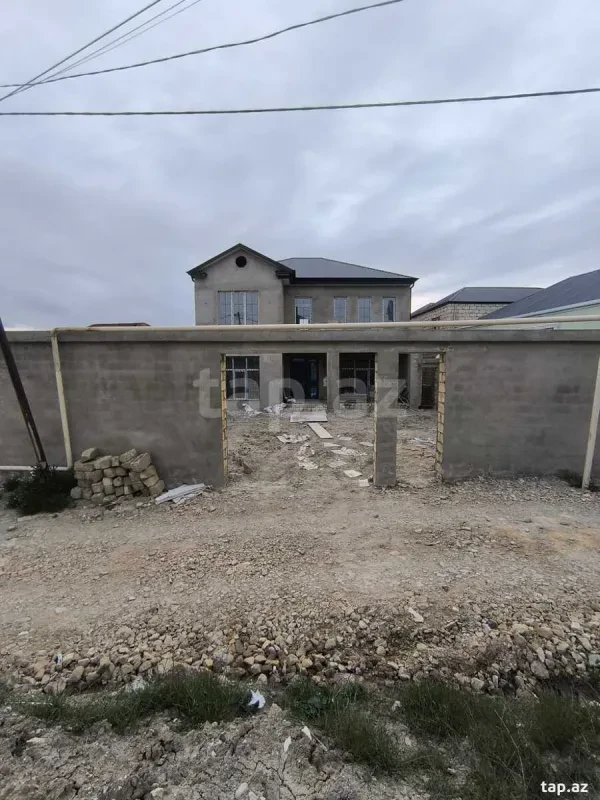 Satılır 6 otaqlı həyət evi 300 m²