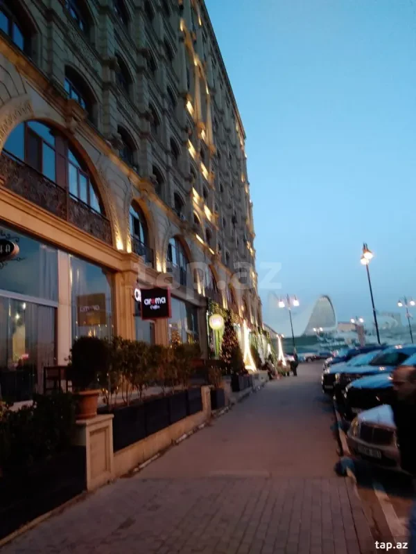 Satılır 4 otaqlı mənzil 120 m²