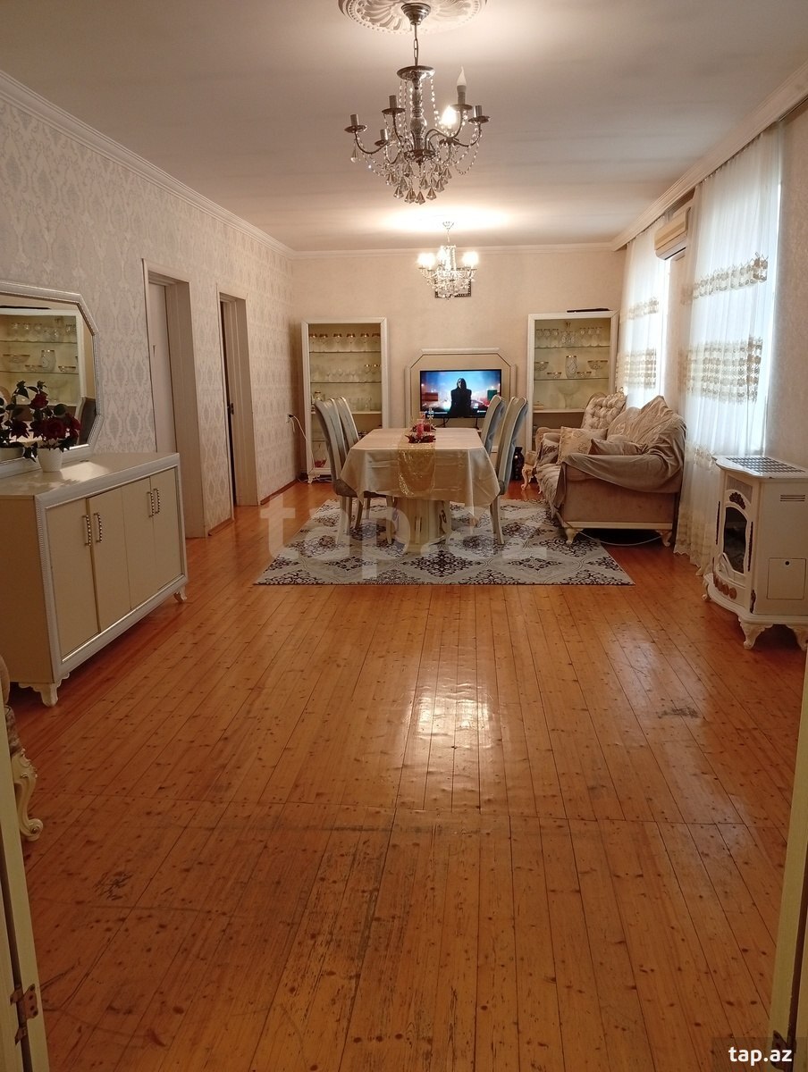 Satılır 6 otaqlı həyət evi 270 m²