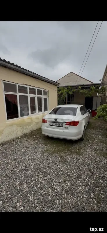 Satılır 4 otaqlı həyət evi 142 m²