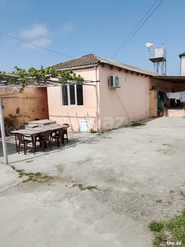 Satılır 6 otaqlı həyət evi 200 m²