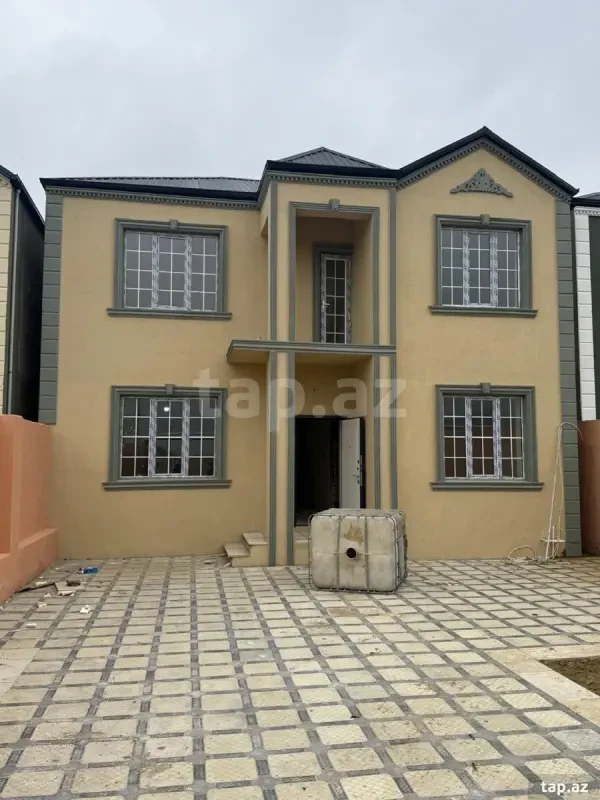 Satılır 4 otaqlı həyət evi 135 m²