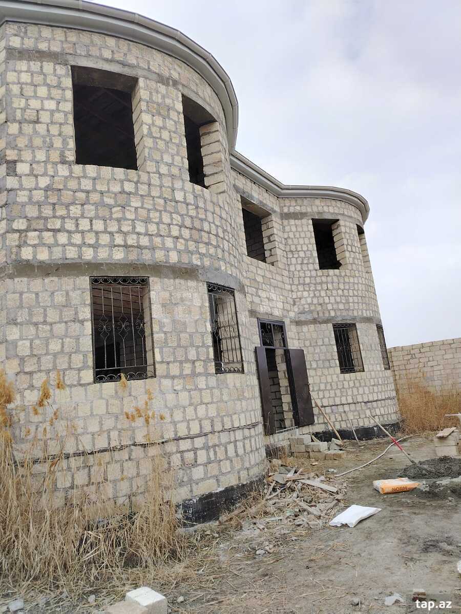 Satılır 8 otaqlı həyət evi 250 m²