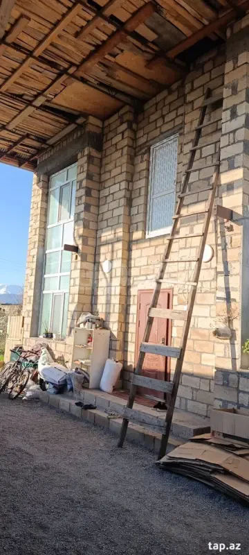 Satılır 5 otaqlı həyət evi 250 m²