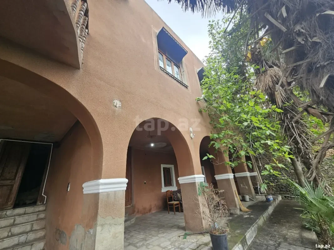Satılır 3 otaqlı həyət evi 180 m²