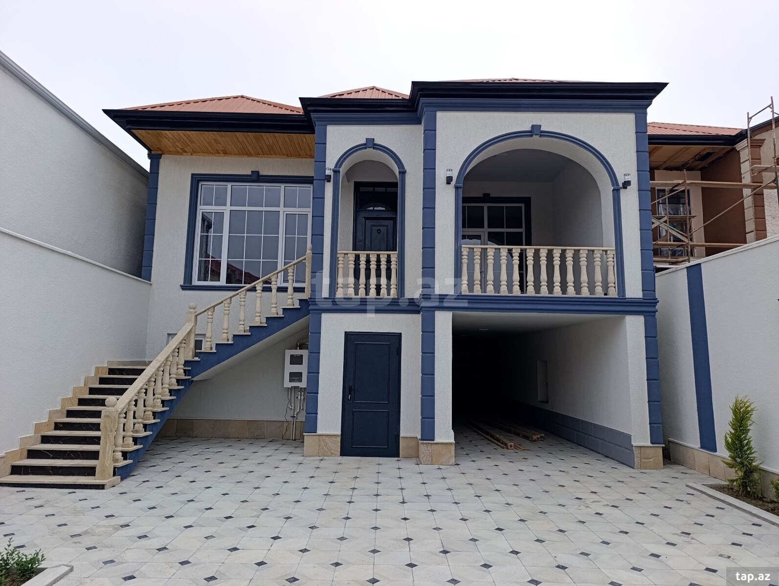 Satılır 5 otaqlı həyət evi 208 m²