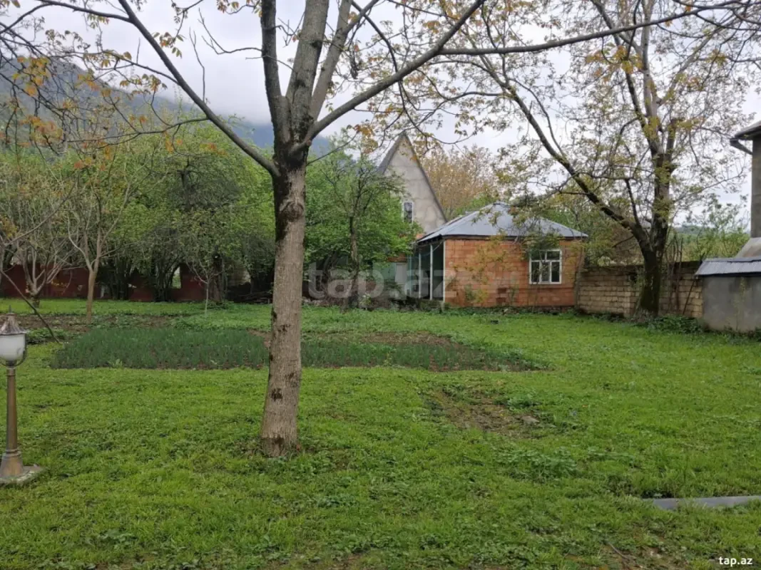 Satılır 2 otaqlı həyət evi 400 m²