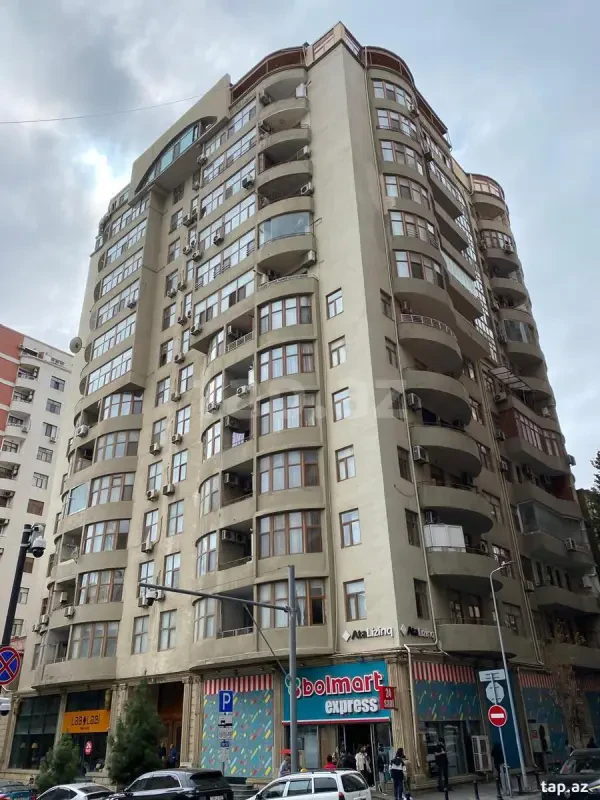Satılır 4 otaqlı yeni tikili 220 m²