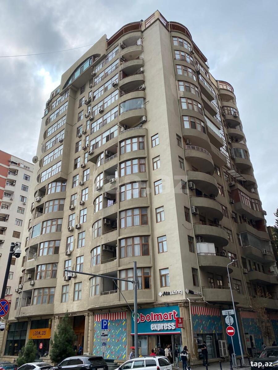 Satılır 4 otaqlı yeni tikili 220 m²