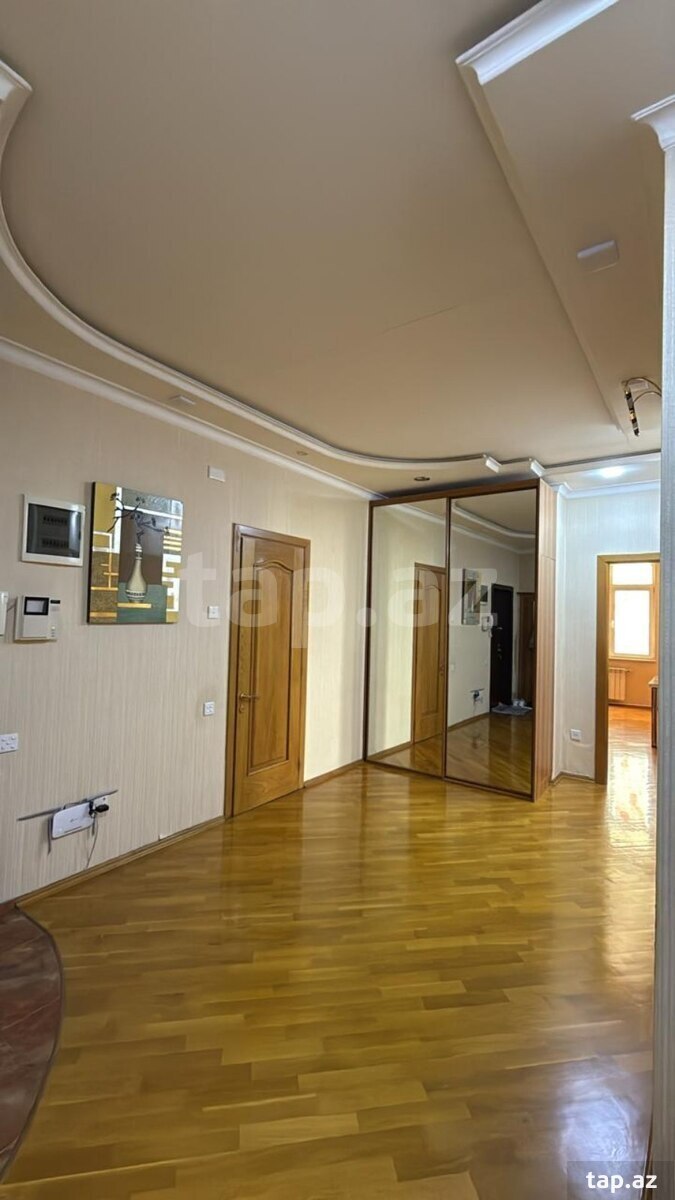 Satılır 4 otaqlı yeni tikili 160 m²