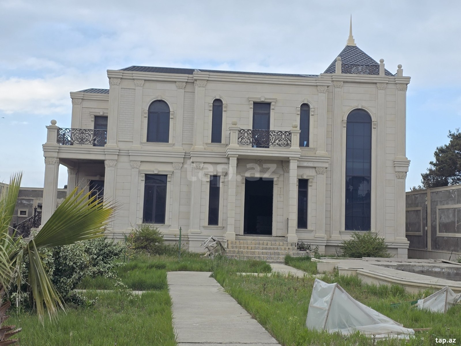 Satılır 5 otaqlı həyət evi 400 m²