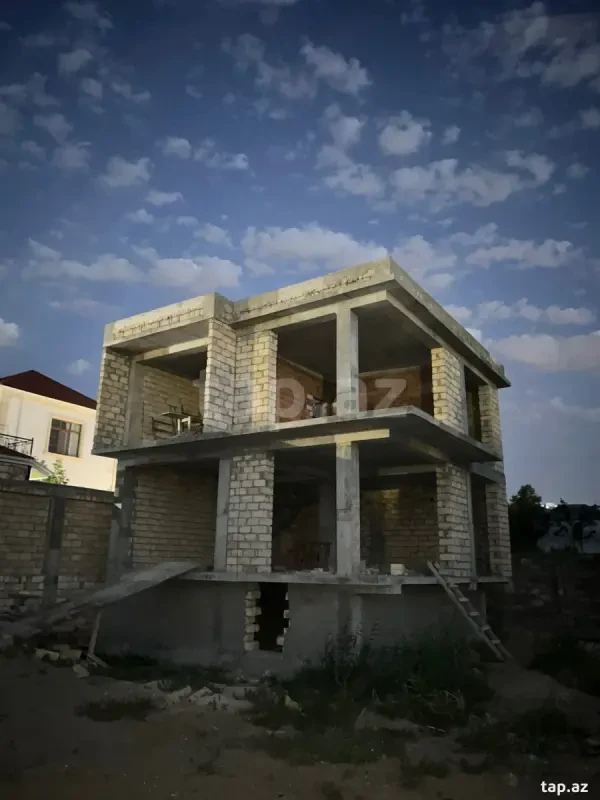 Satılır 4 otaqlı həyət evi 250 m²