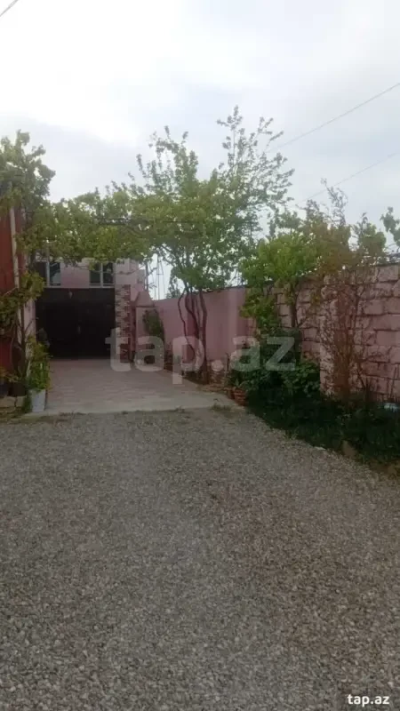Satılır 5 otaqlı həyət evi 240 m²