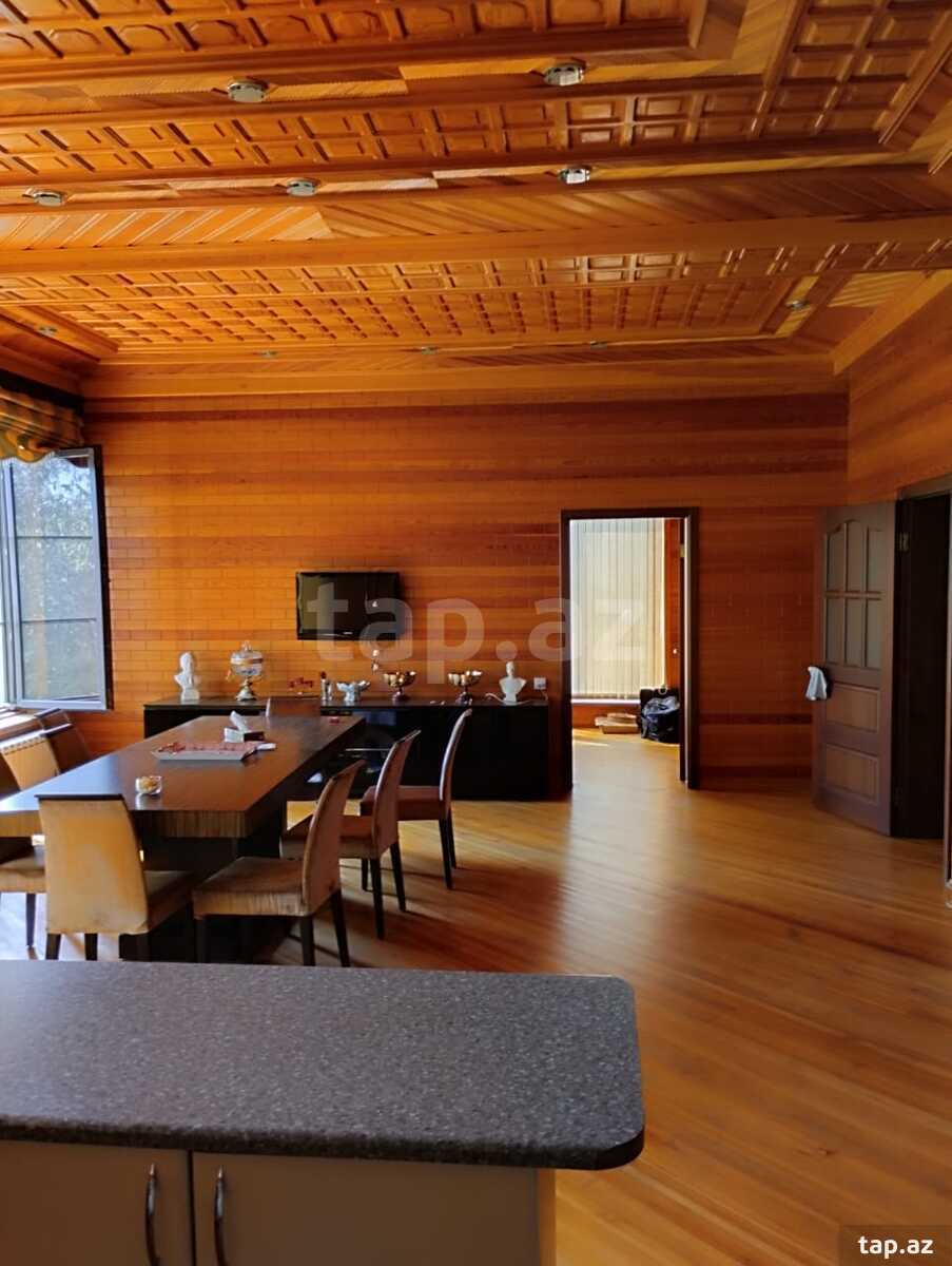 Kirayə verilir 6 otaqlı həyət evi 656 m²
