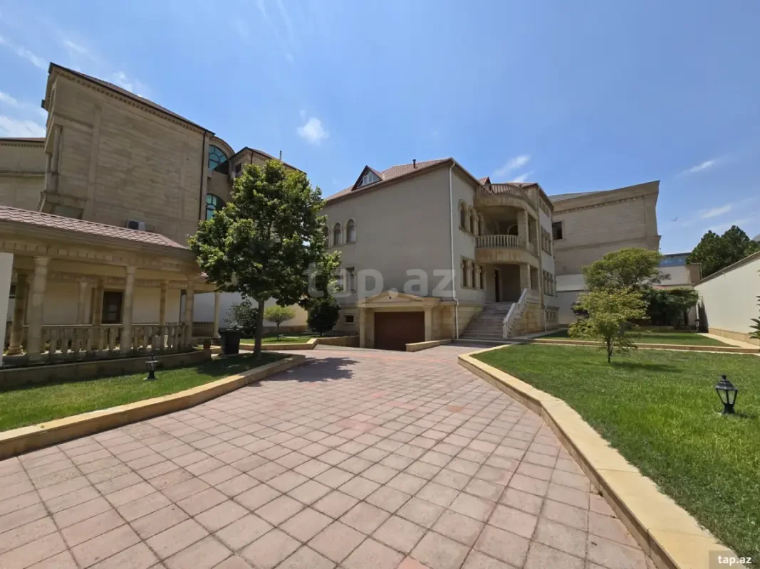 Satılır 7 otaqlı həyət evi 700 m²