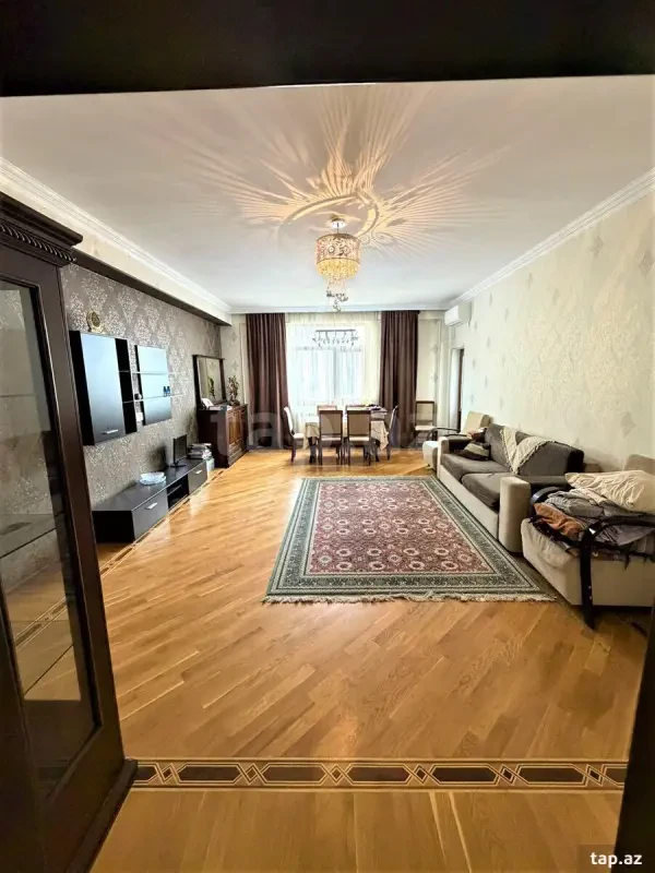 Kirayə verilir 3 otaqlı yeni tikili 135 m²