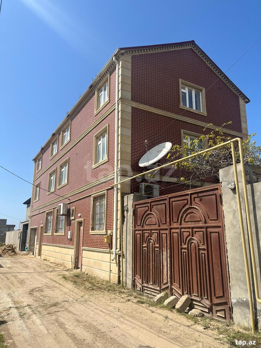 Satılır 11 otaqlı həyət evi 435 m²