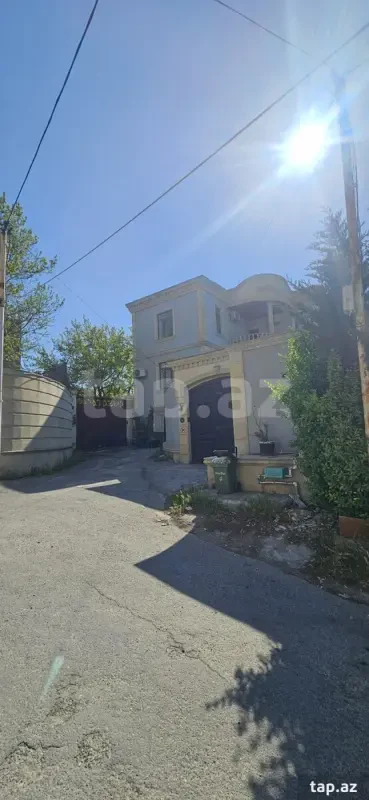 Satılır 6 otaqlı həyət evi 270 m²