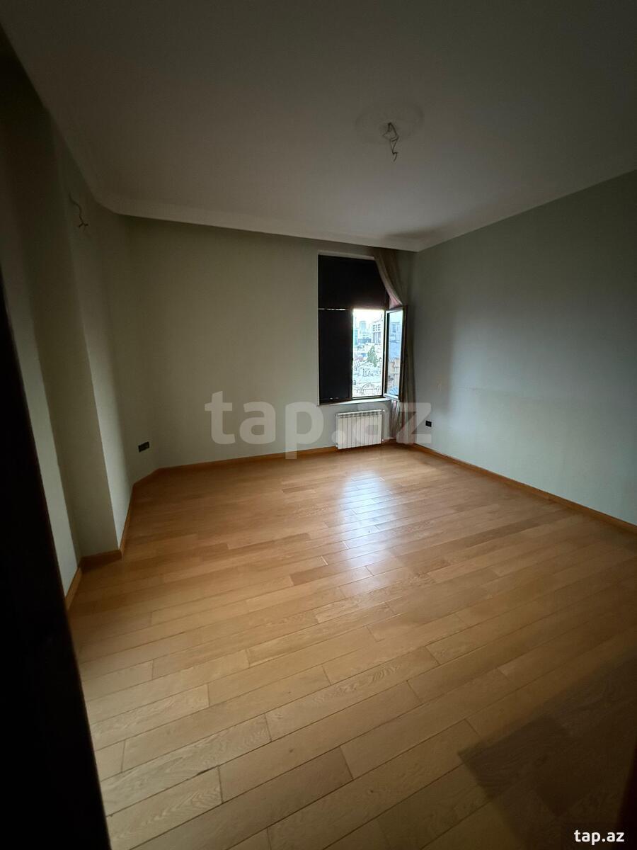 Satılır 3 otaqlı yeni tikili 150 m²