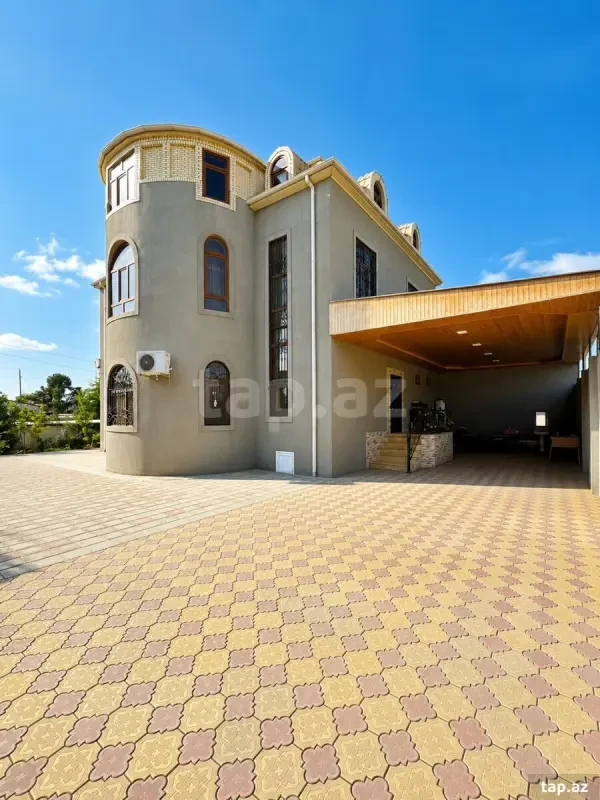 Satılır 7 otaqlı həyət evi 300 m²