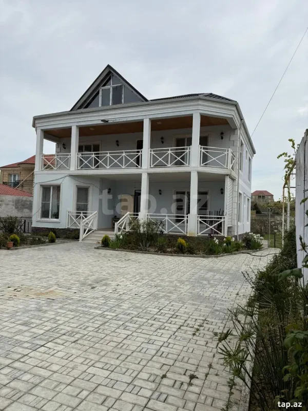 Satılır 5 otaqlı həyət evi 200 m²