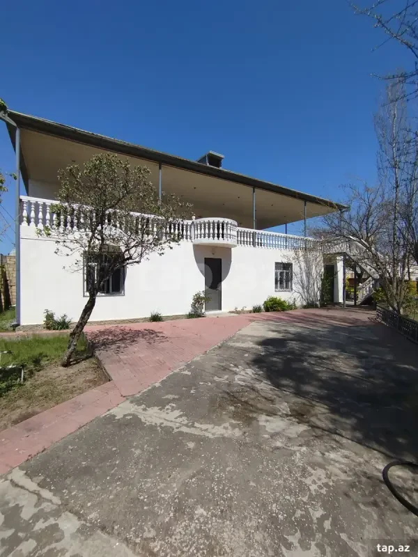 Satılır 8 otaqlı həyət evi 120 m²
