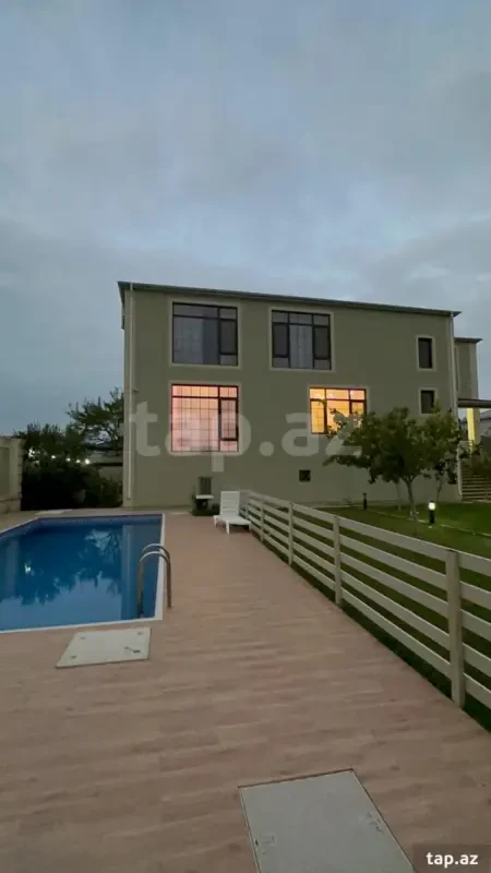 Satılır 12 otaqlı həyət evi 460 m²
