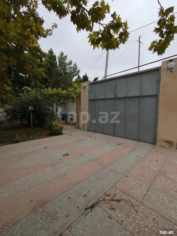 Satılır 8 otaqlı həyət evi 360 m²