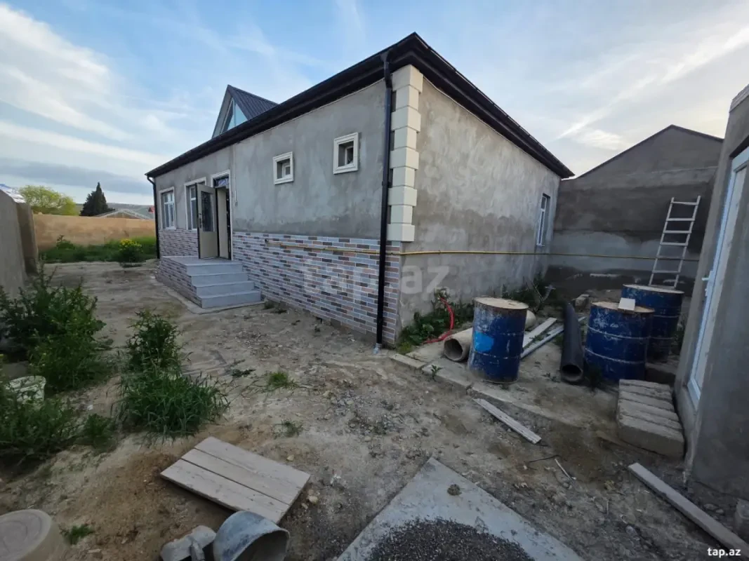 Satılır 4 otaqlı həyət evi 145 m²
