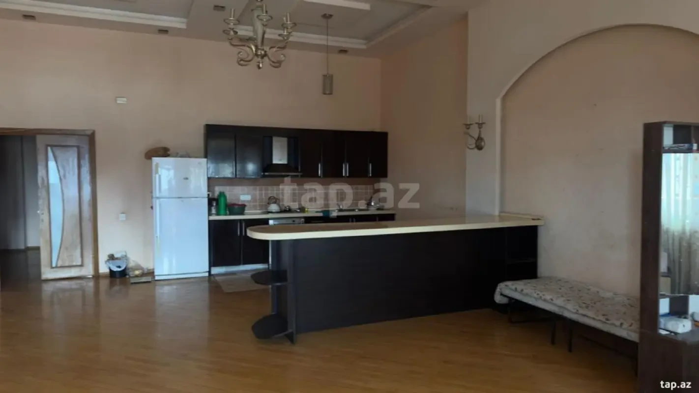 Kirayə verilir 3 otaqlı yeni tikili 150 m²