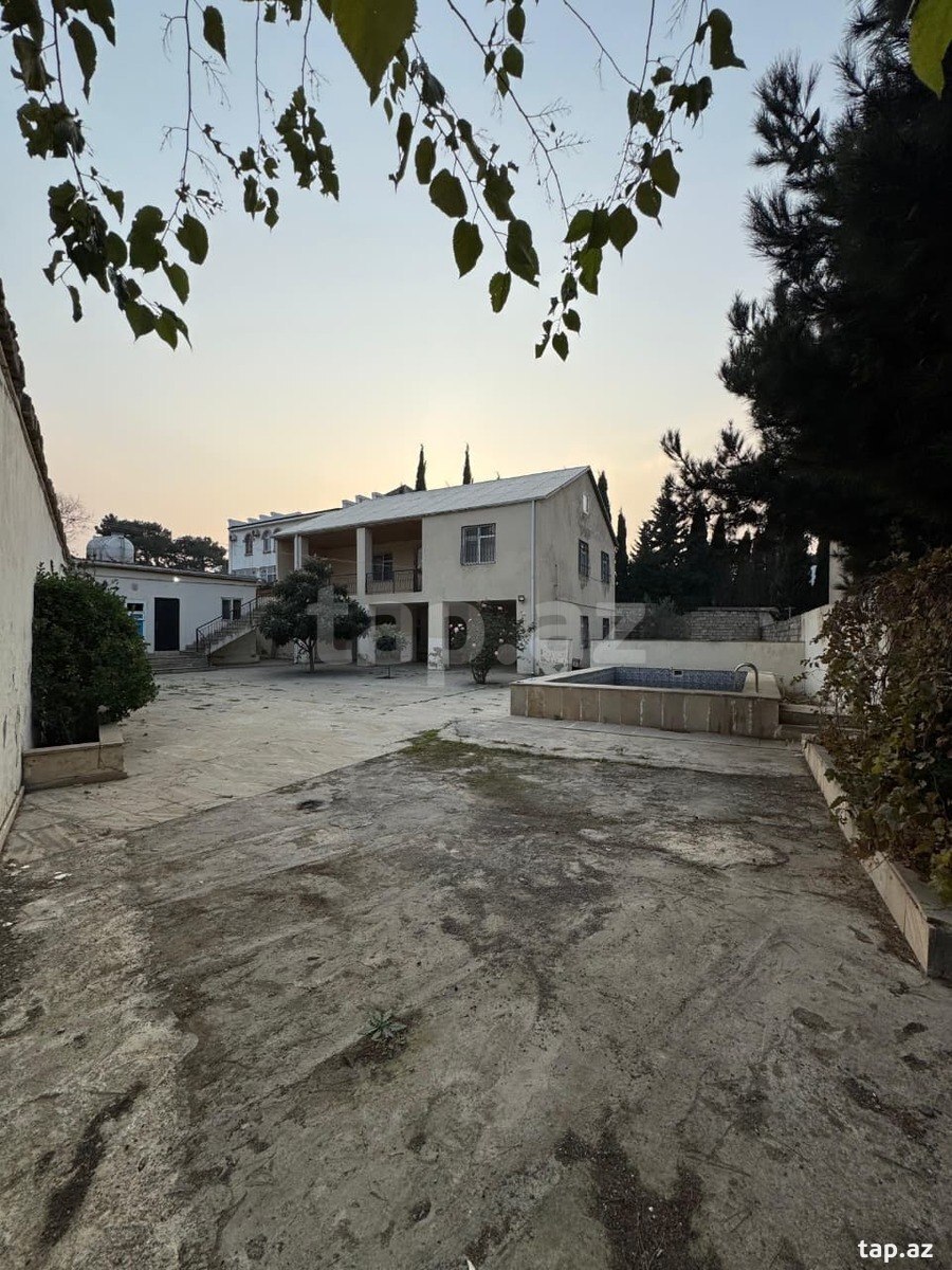 Satılır 8 otaqlı həyət evi 200 m²