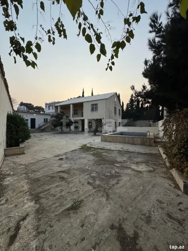 Satılır 8 otaqlı həyət evi 200 m²